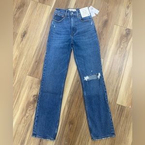 Ultra High Rise 90s jeans